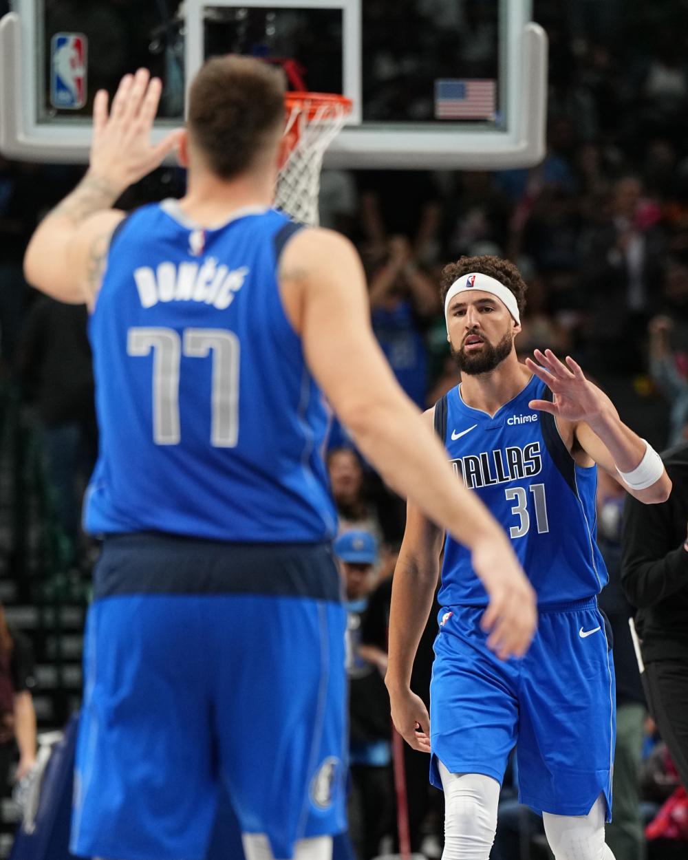 在主裁判指 在主裁判指